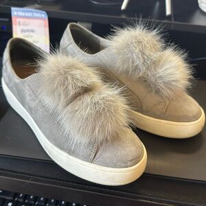 Steve Madden Gray Size 10 Platform Heal. Fabric Upper With Faux Fur Accent.